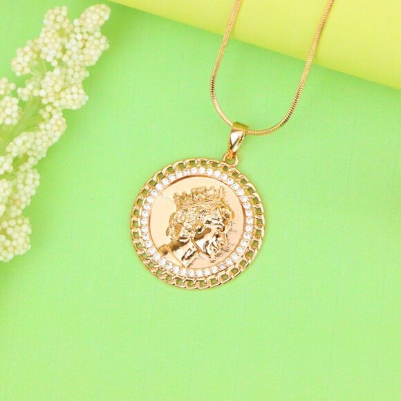 "Rose Gold Coin Pendant with Queen Profile and Iced Border, XPPT1405 - Picture 5 of 13